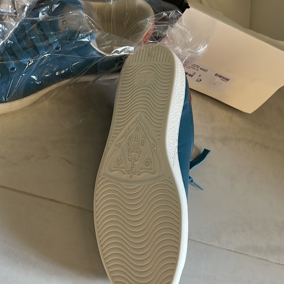 Gucci sneakers with orange GG’s on the side - Picture 3 of 3